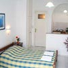 Studios Oceanis Bay (Kamari-Santorini)