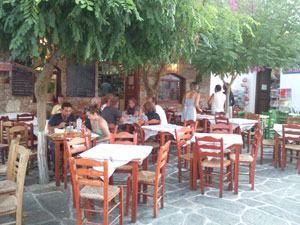 Taverne nella piazza del centro (Chora-Folegandros)