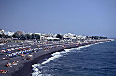 Veduta della spiaggia nera di Kamari, Santorini